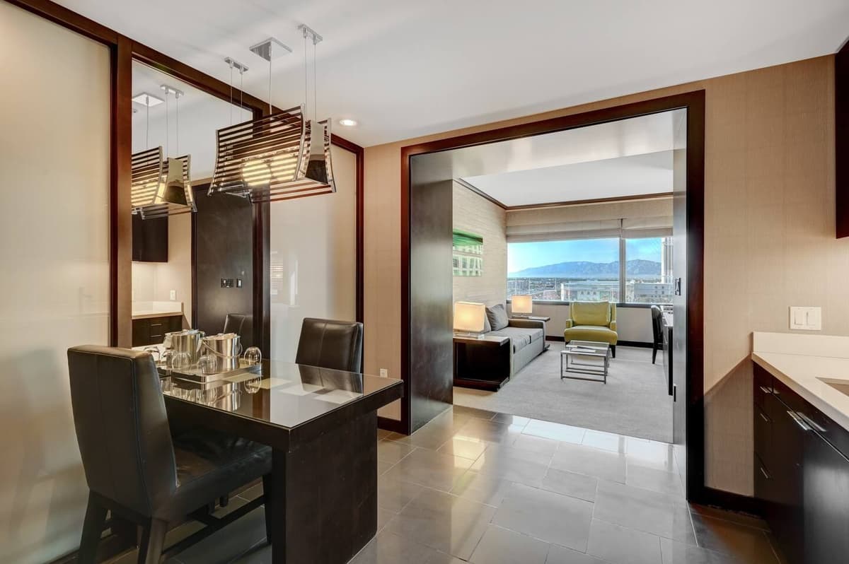 🍽️ Prepare quick bites and morning coffee with your private kitchenette.