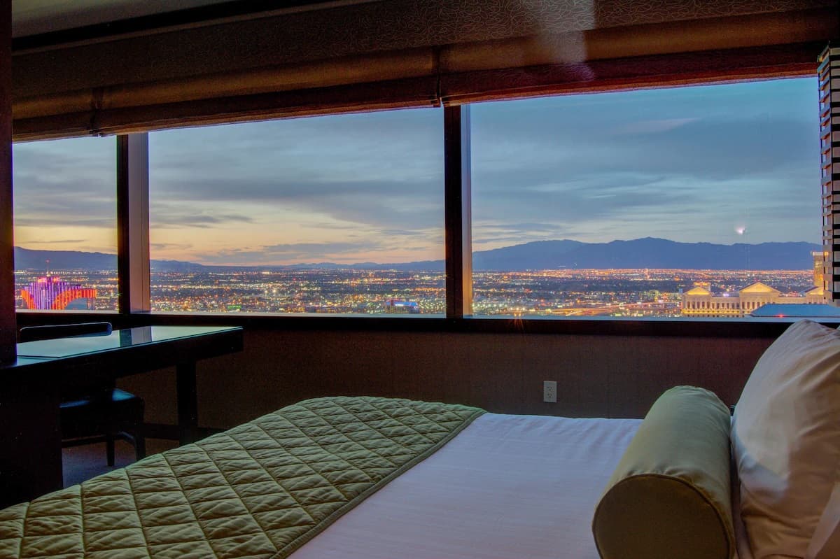 🌃 Gaze out at dazzling city lights every night right from your suite.