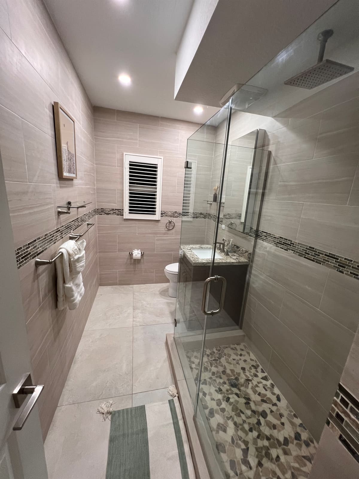 Bright, clean, and easy — the shared hall bath keeps everyone moving 🚿