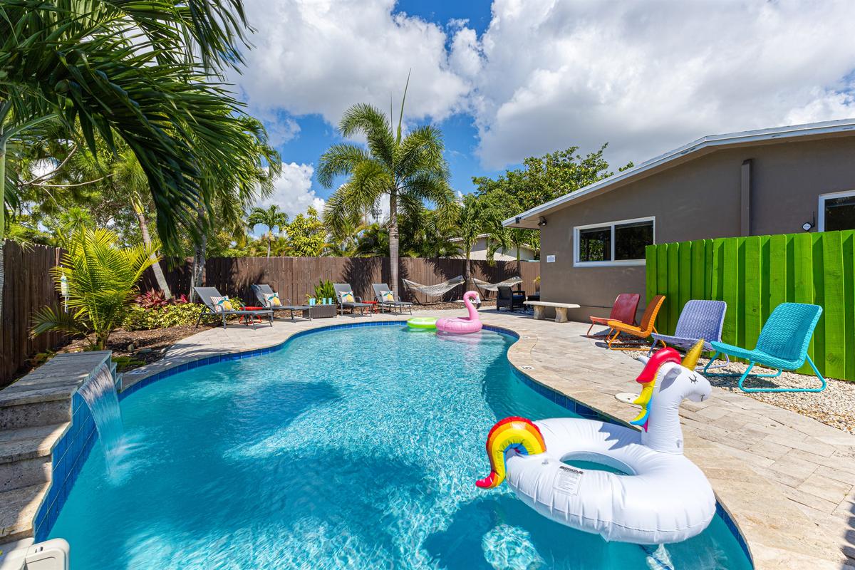 Come relax under the shade of the Palms