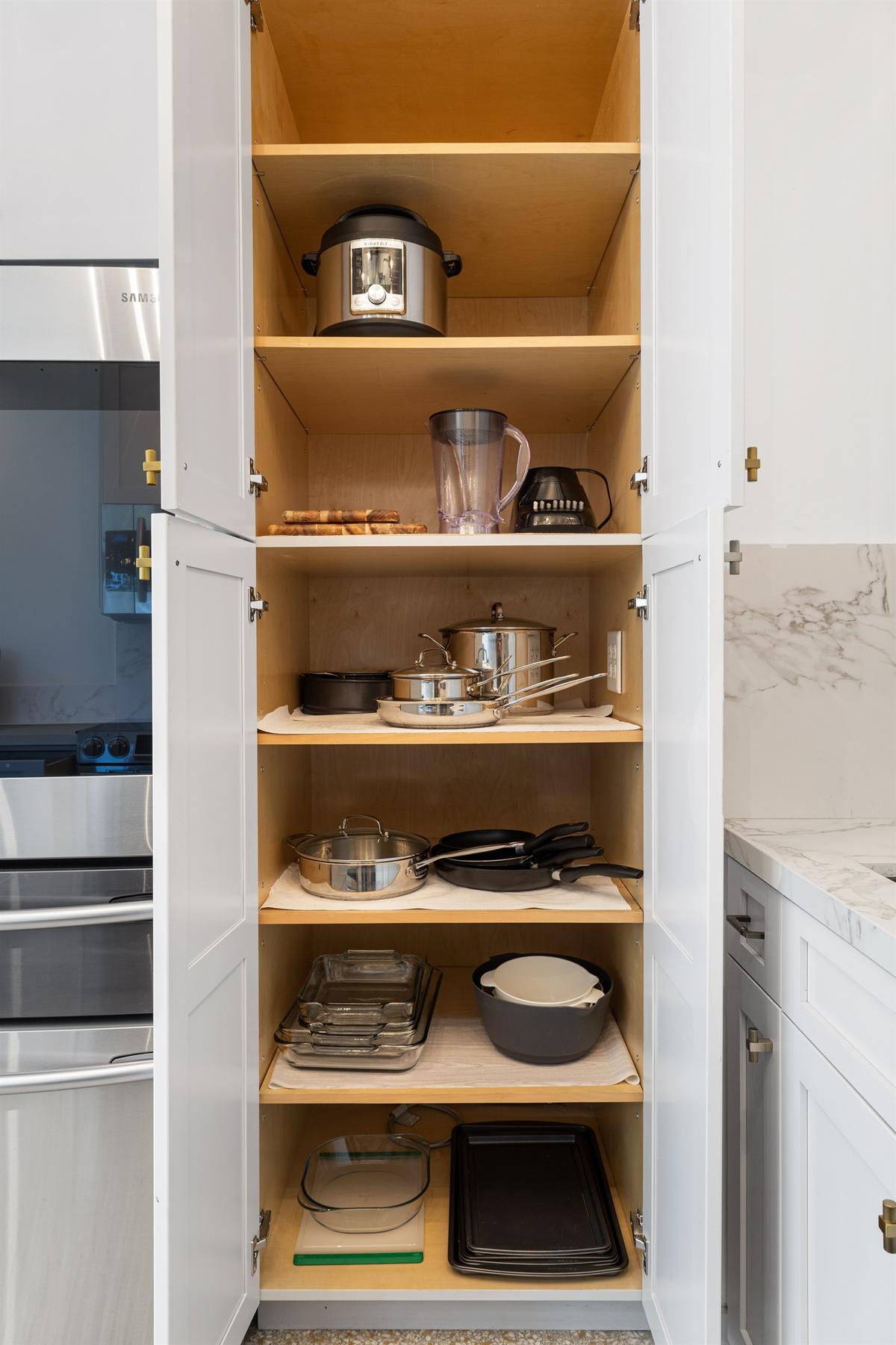 Stocked well w/ all the appliances and dinnerware you could need